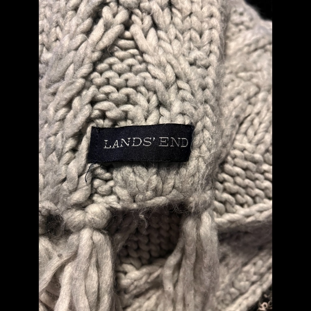 💙 Lands’ End light grey knit scarf